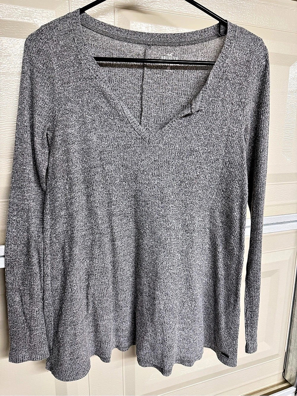 Hollister Must-Have Collection Ribbed Long Sleeve V-Neck Top Gray Long Sleeve